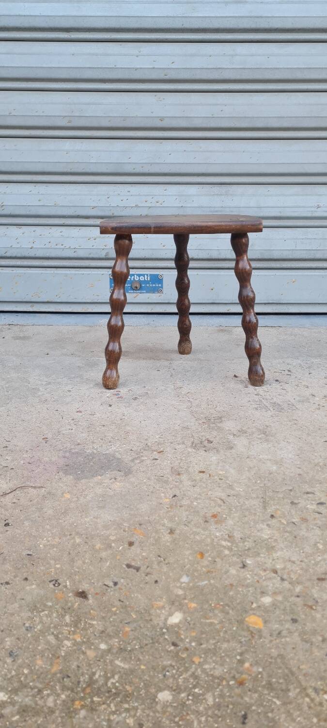 Solid wood tripod stool