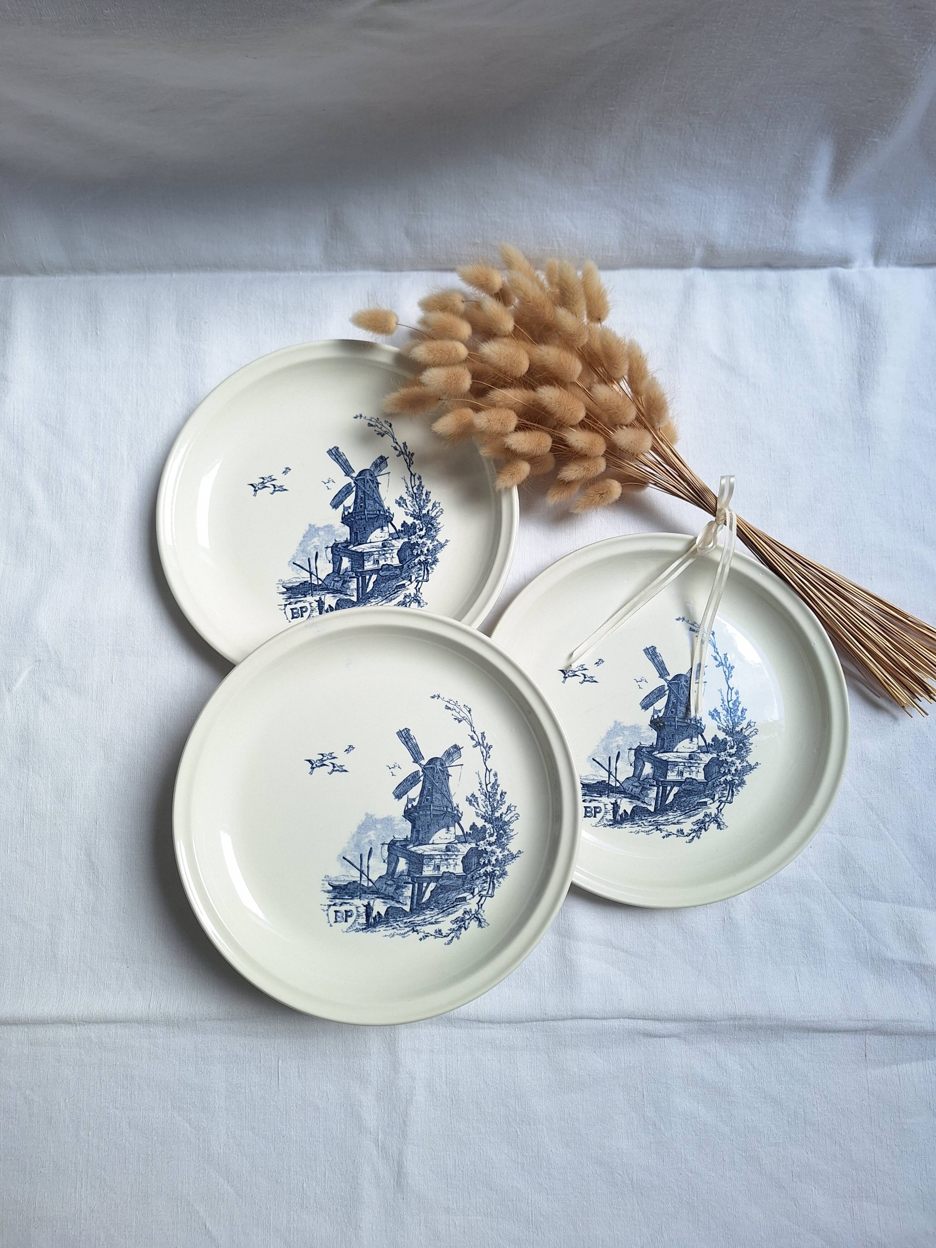Assiettes plates moulin bleu vintage