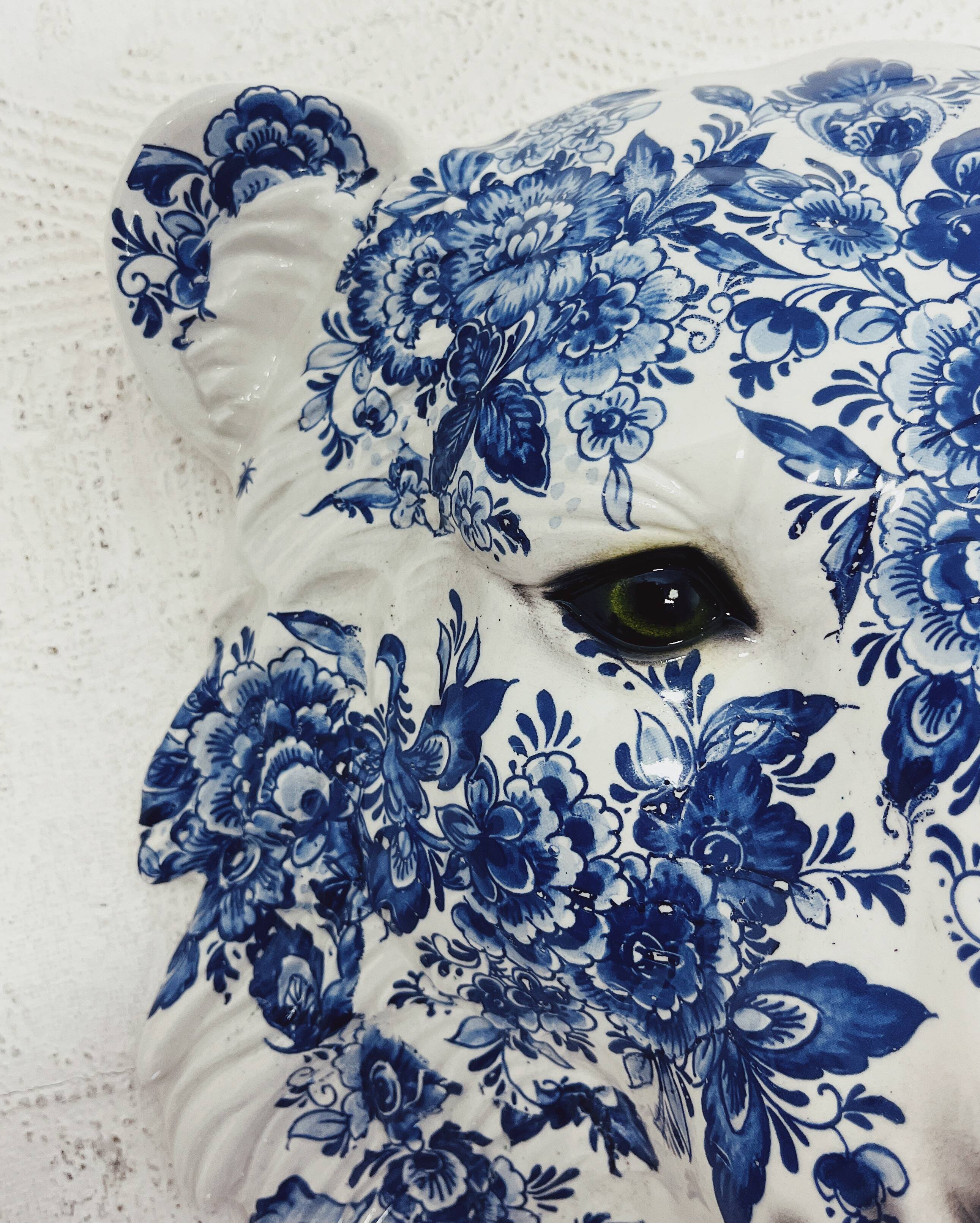 Masque de tigre en céramique bleu de Delft