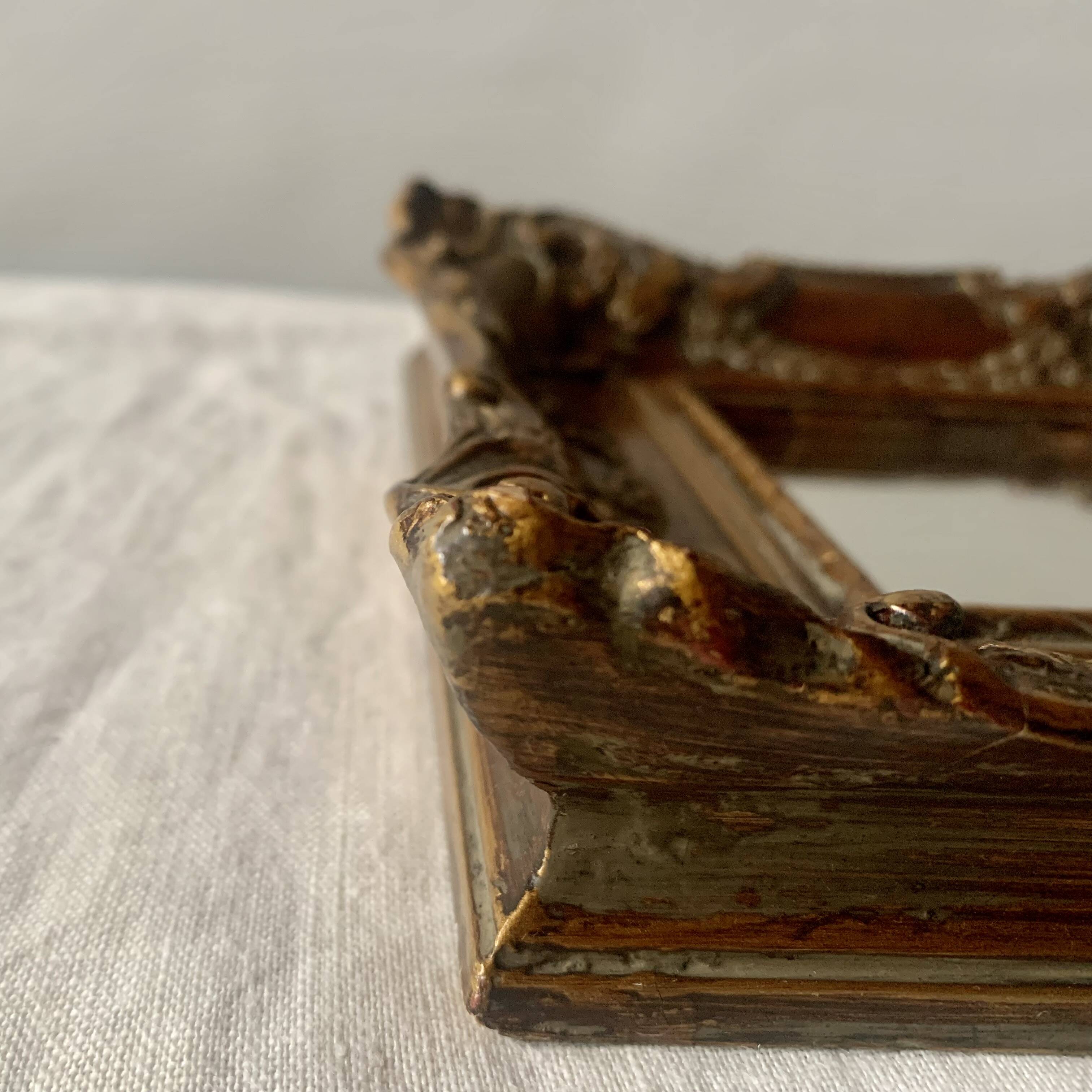 Petit cadre carré en bois sculpté doré style rococo