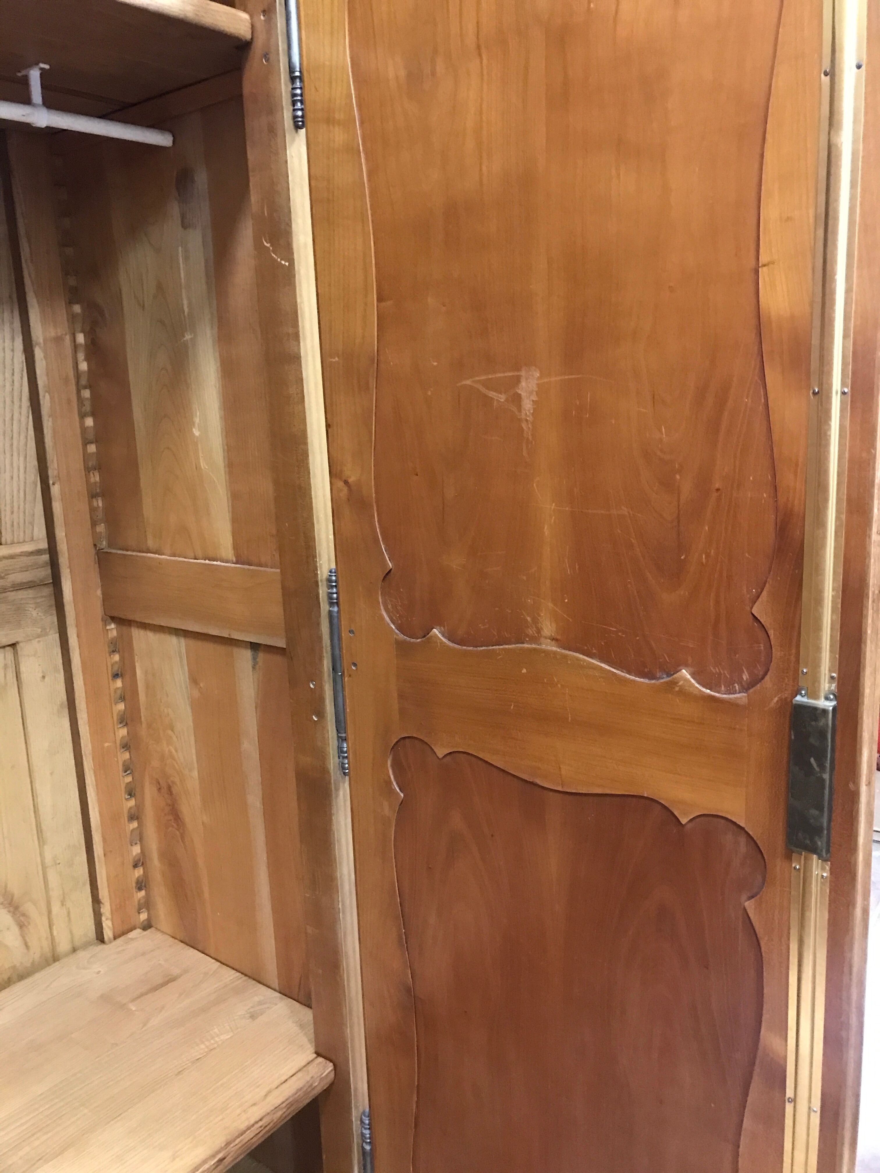 Armoire bois massif et plaqué