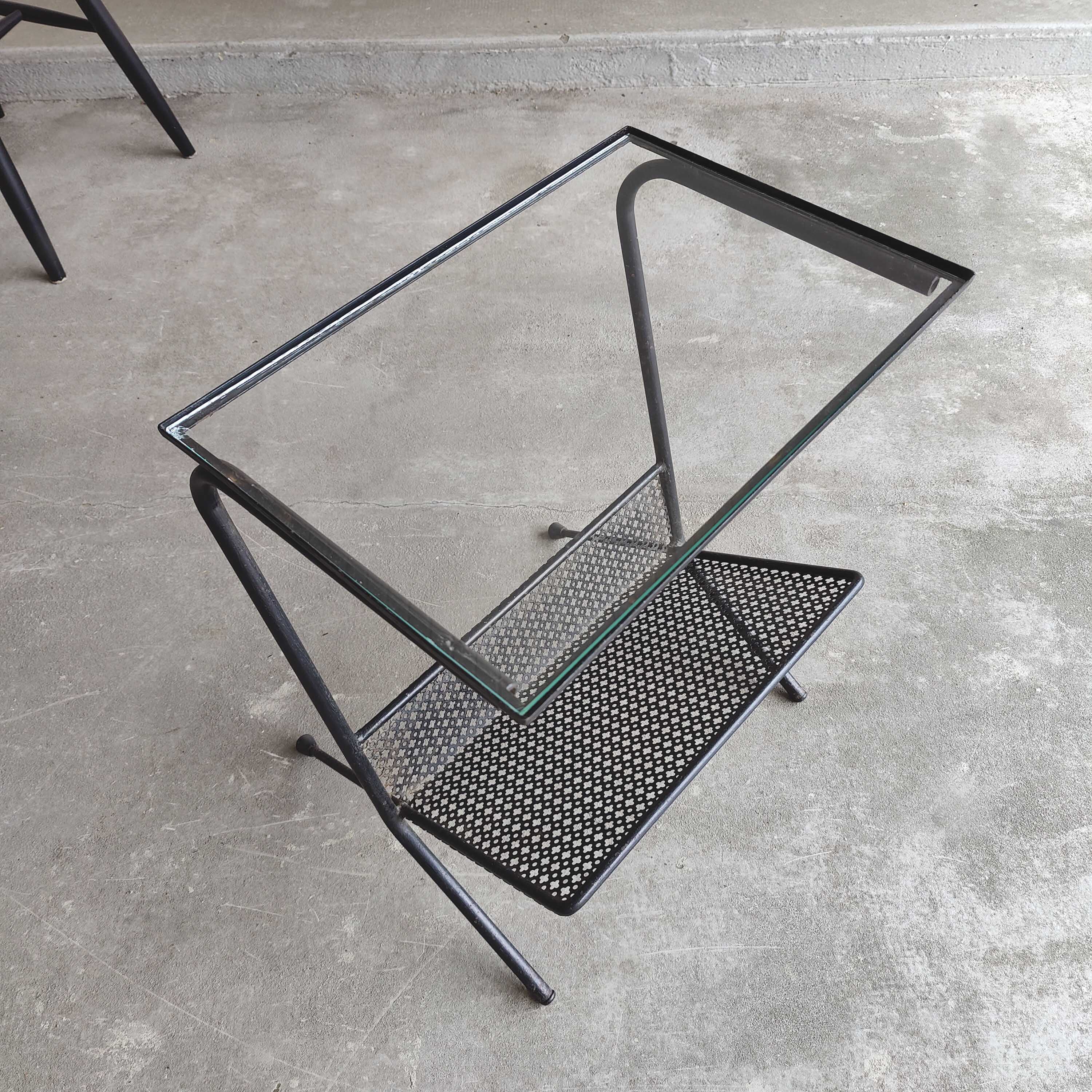 Fifth wheel table magazine holders