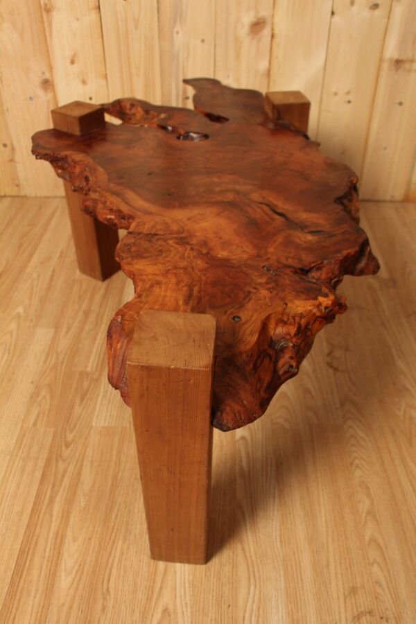 Table basse tronc d'arbre brutaliste