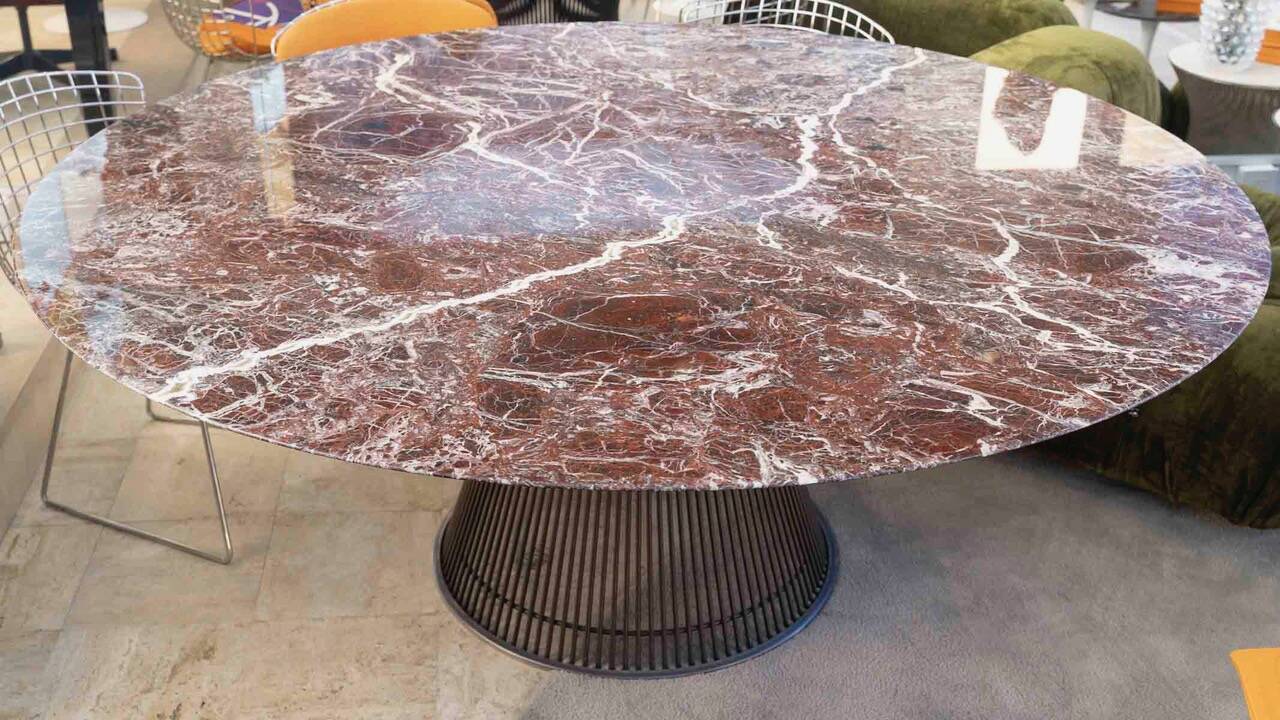 KNOLL editions & PLATNER, round table Ø 180 cm Ruby Red marble