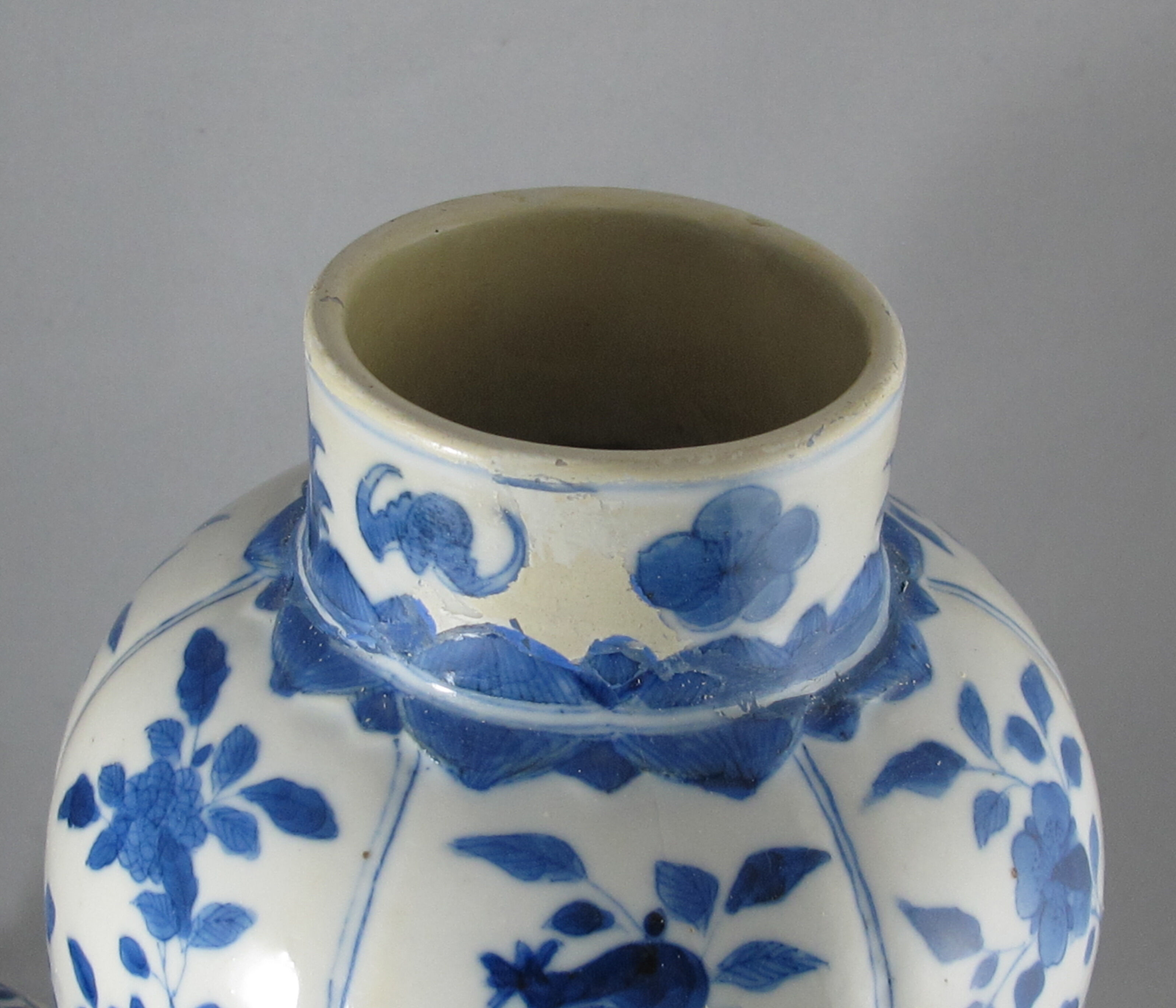Former chinese potiche blue white