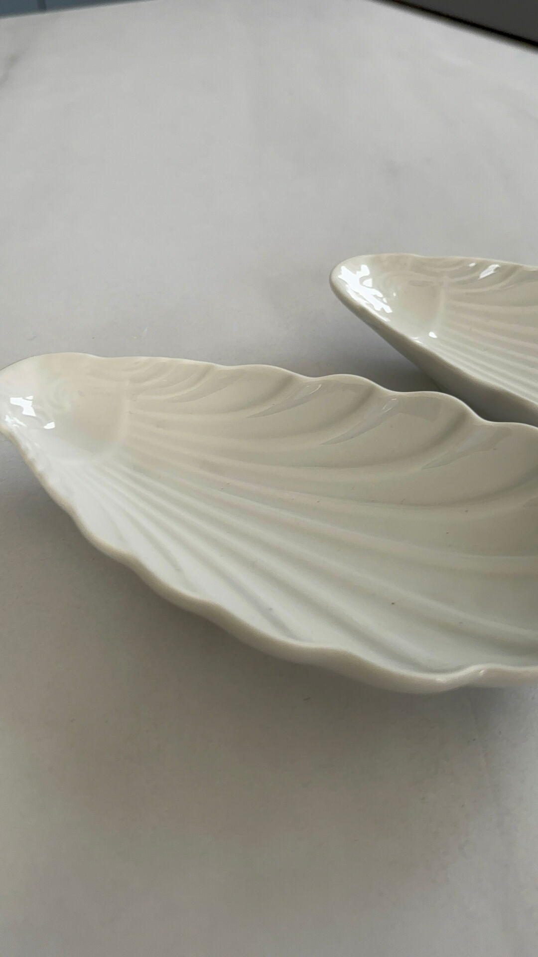 Set of 2 small Pillivuyt porcelain dishes – C-shaped bowls