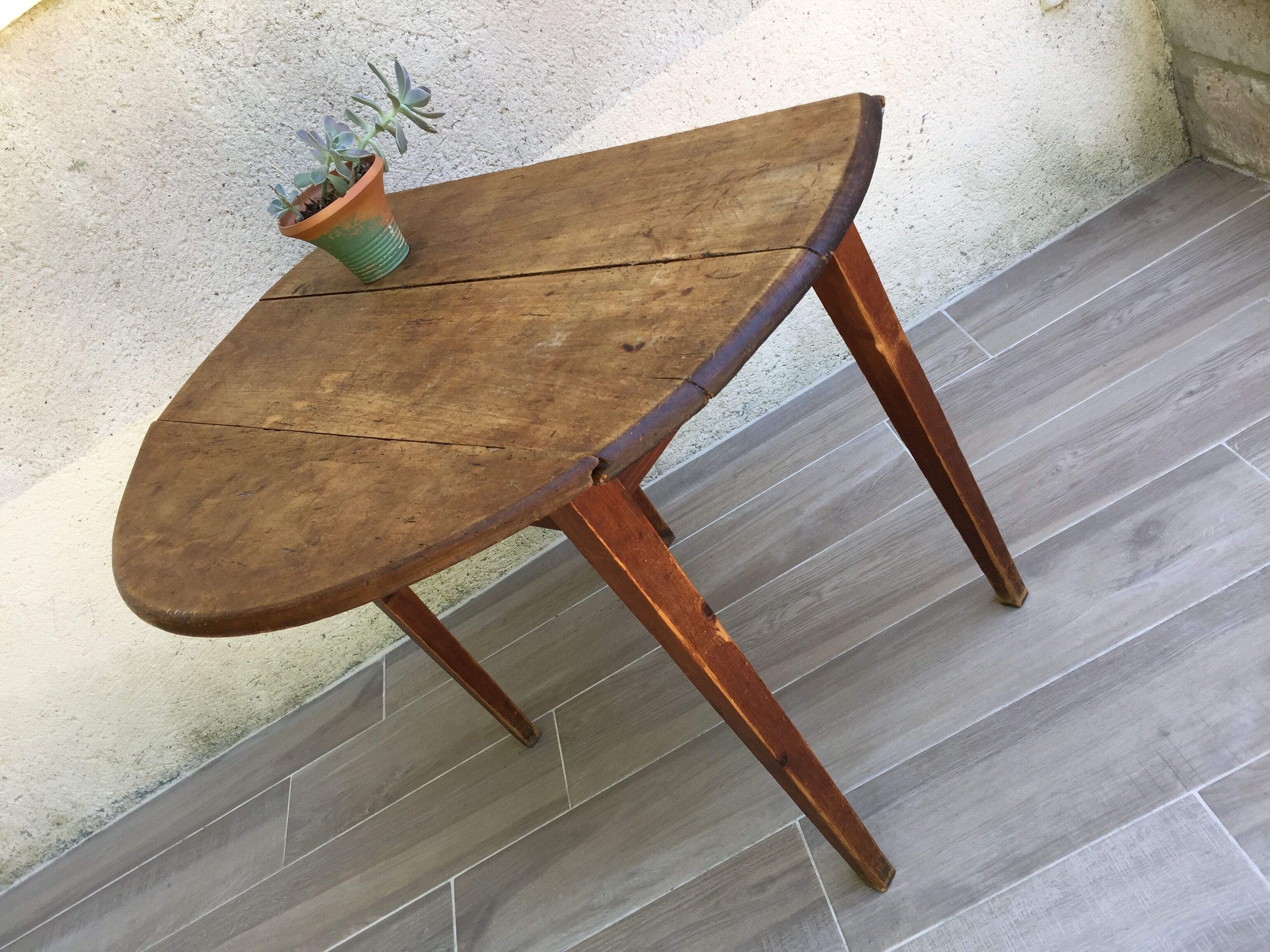 Round table at 2 vintage wood rabats