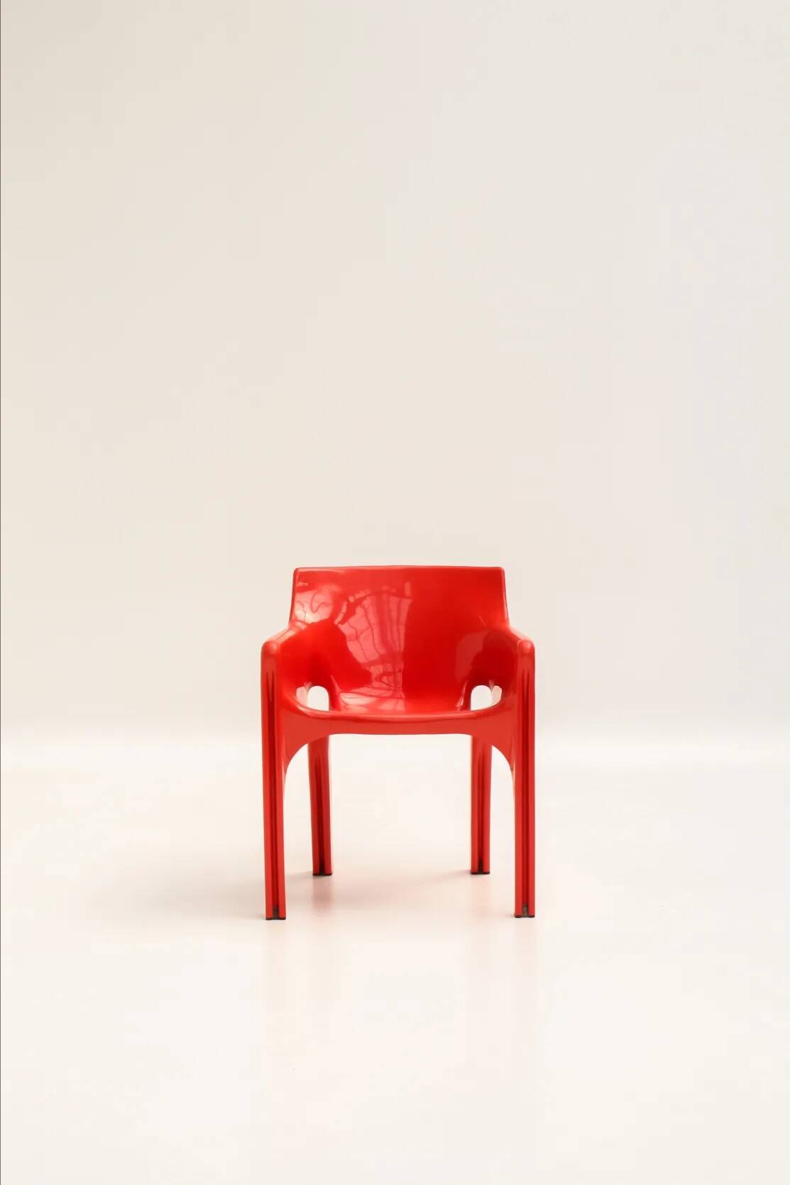 Set of 4 red "Gaudi" armchairs by Vico Magistretti for Artemide
