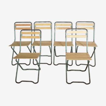 Set of 6 green folding chairs