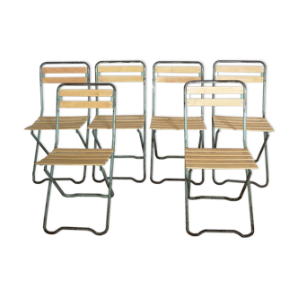 Set of 6 green folding chairs