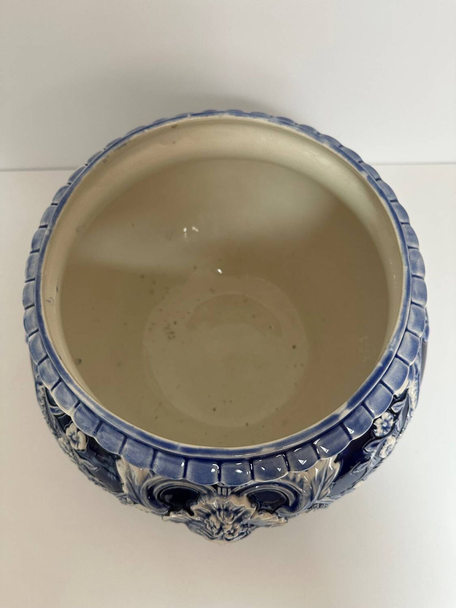 Vase - Cache pot en faïence baroque de Saint Clément, XIX eme