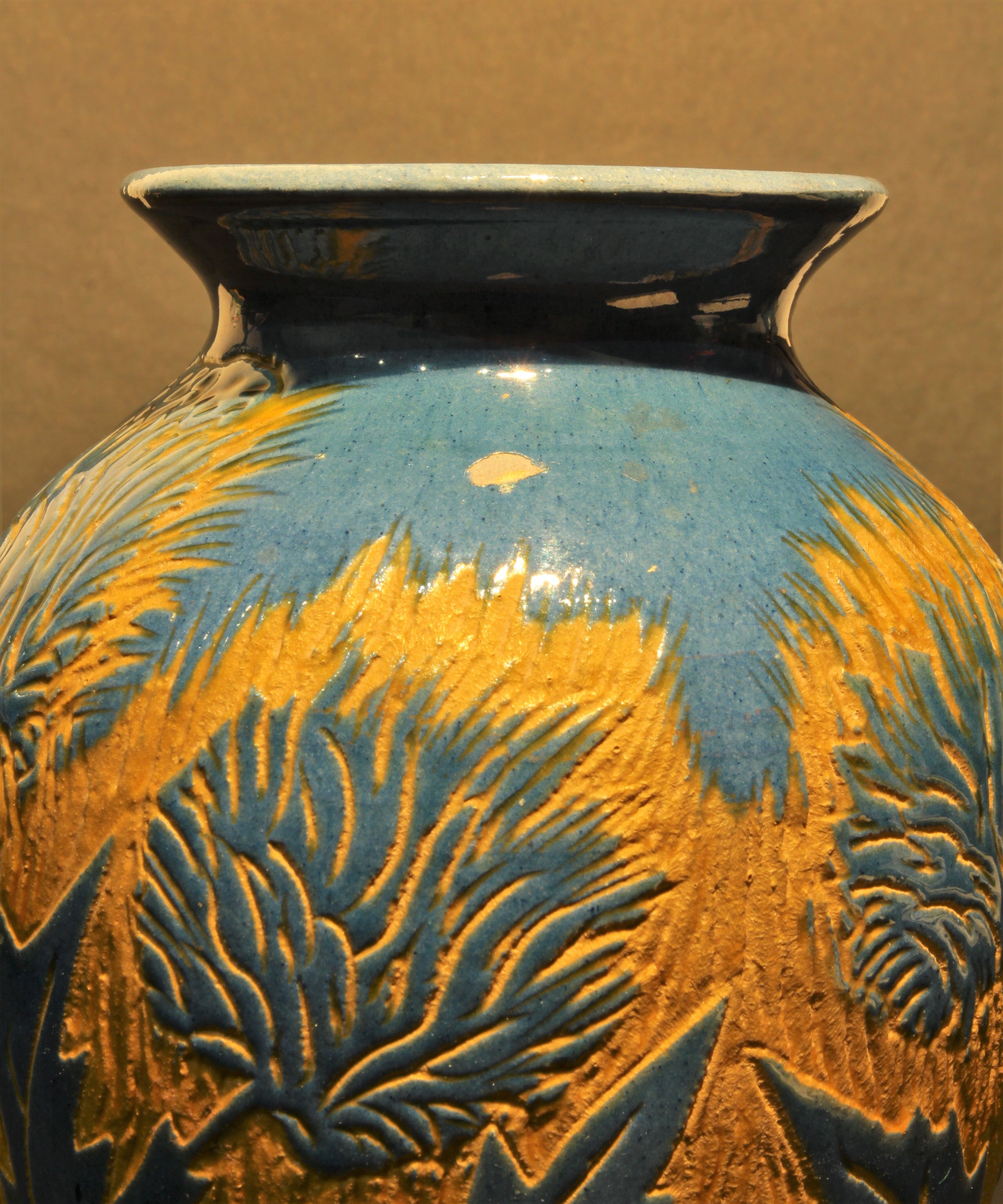 Vase balustre à décor de chardons jaune et bleu