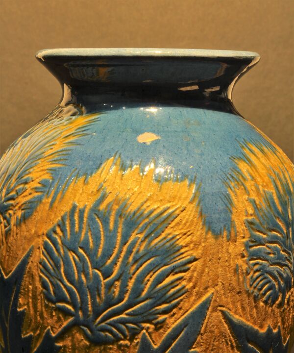 Vase balustre à décor de chardons jaune et bleu