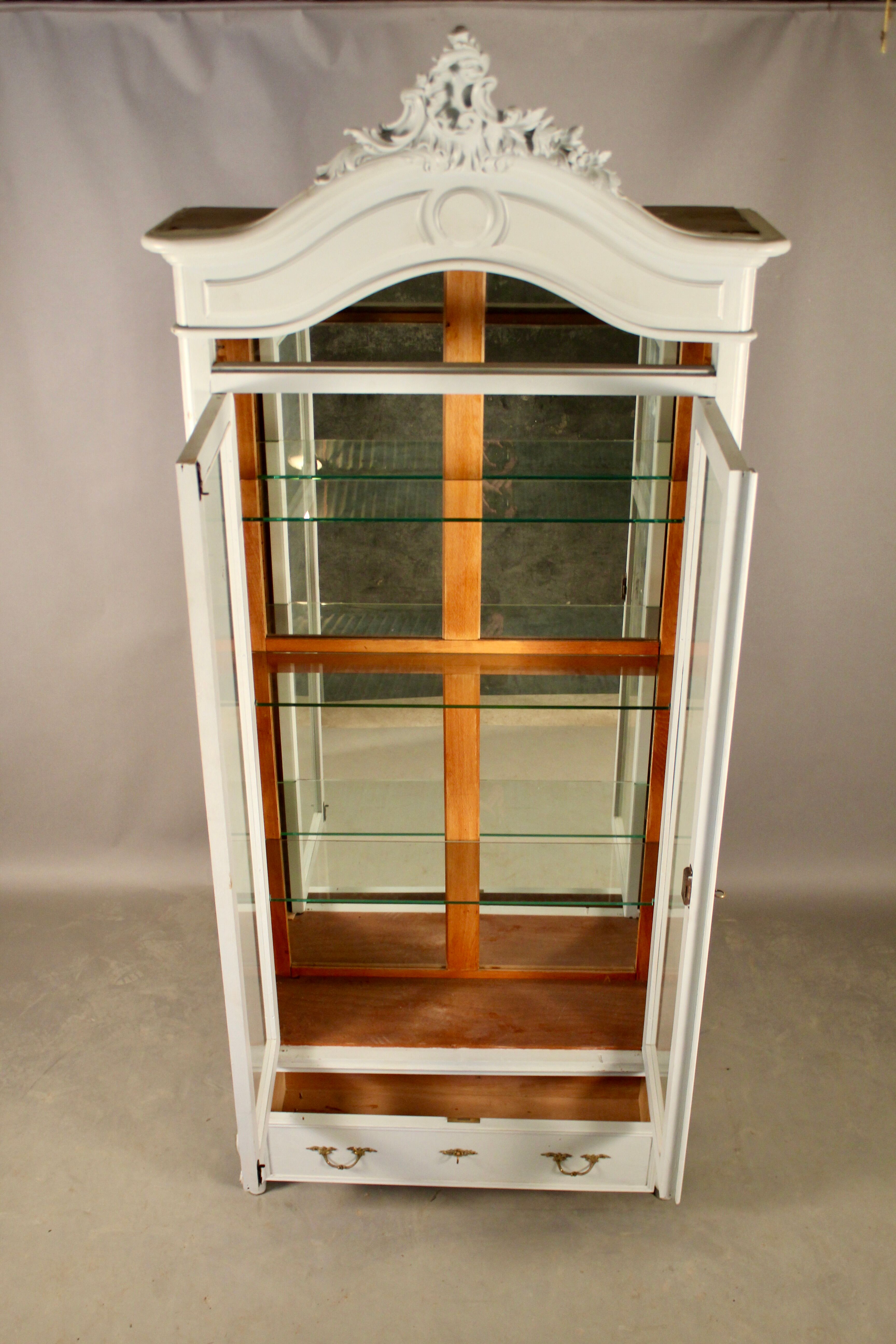 Louis XV style presentation furniture, painted wood