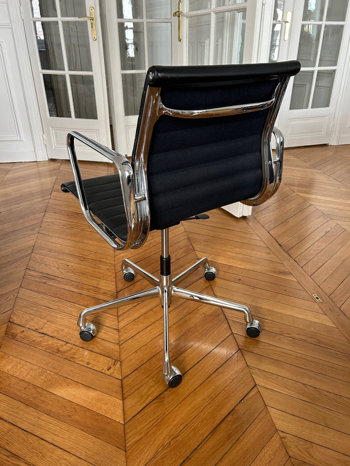 Eames Office Chair EA118 Leather