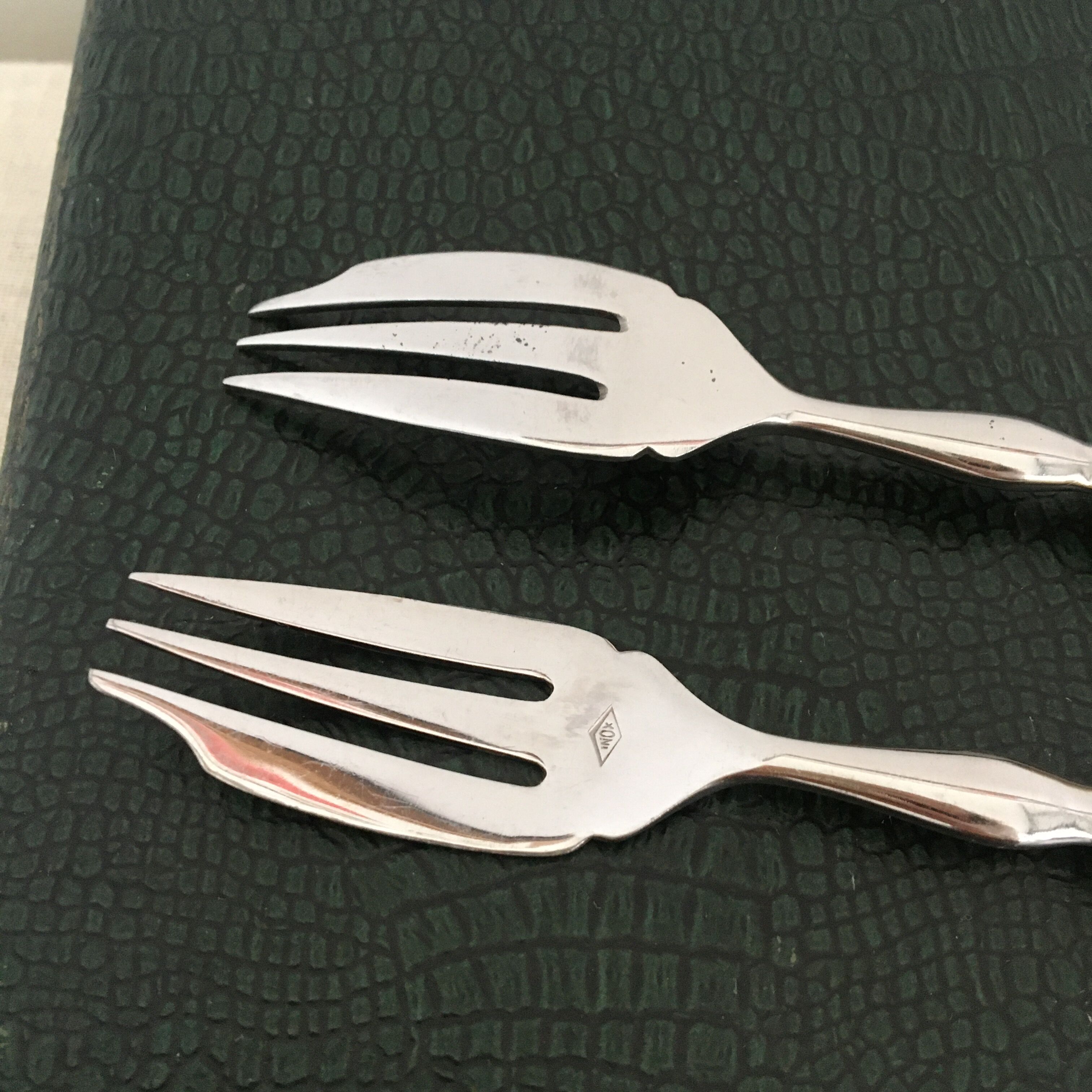 Set 12 dessert forks in their box