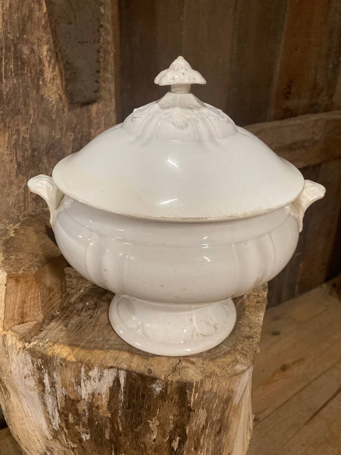 19th century Paris white porcelain tureen