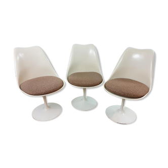 Chairs by Eero Saarinen, Knoll edition