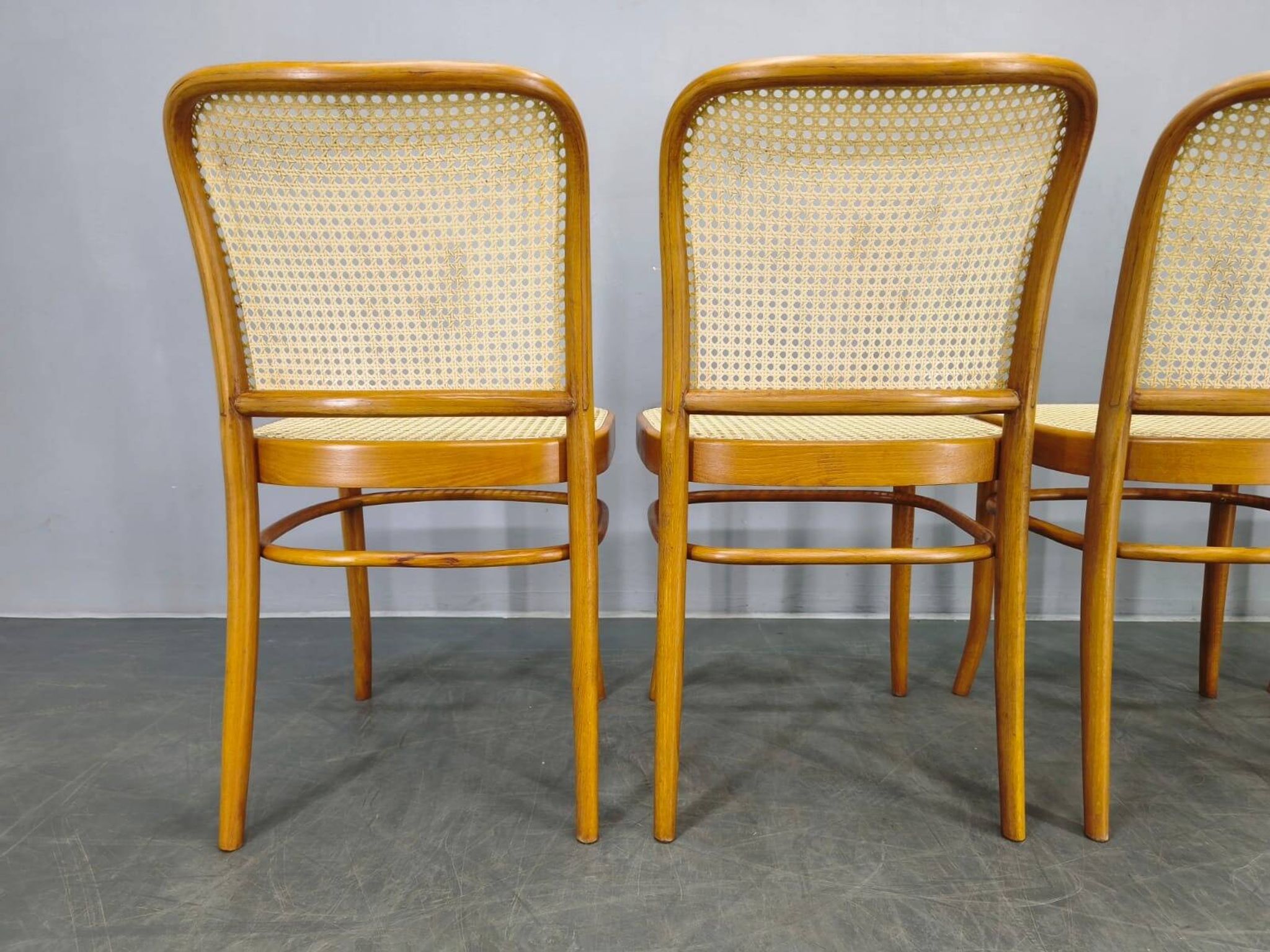 Ensemble de 4 Chaises en Bois Cintré No. 811 après Hoffmann, années 1990