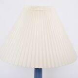 Rare lampe de table danoise bleue du milieu du siècle par Esben Klint pour Holmegaard