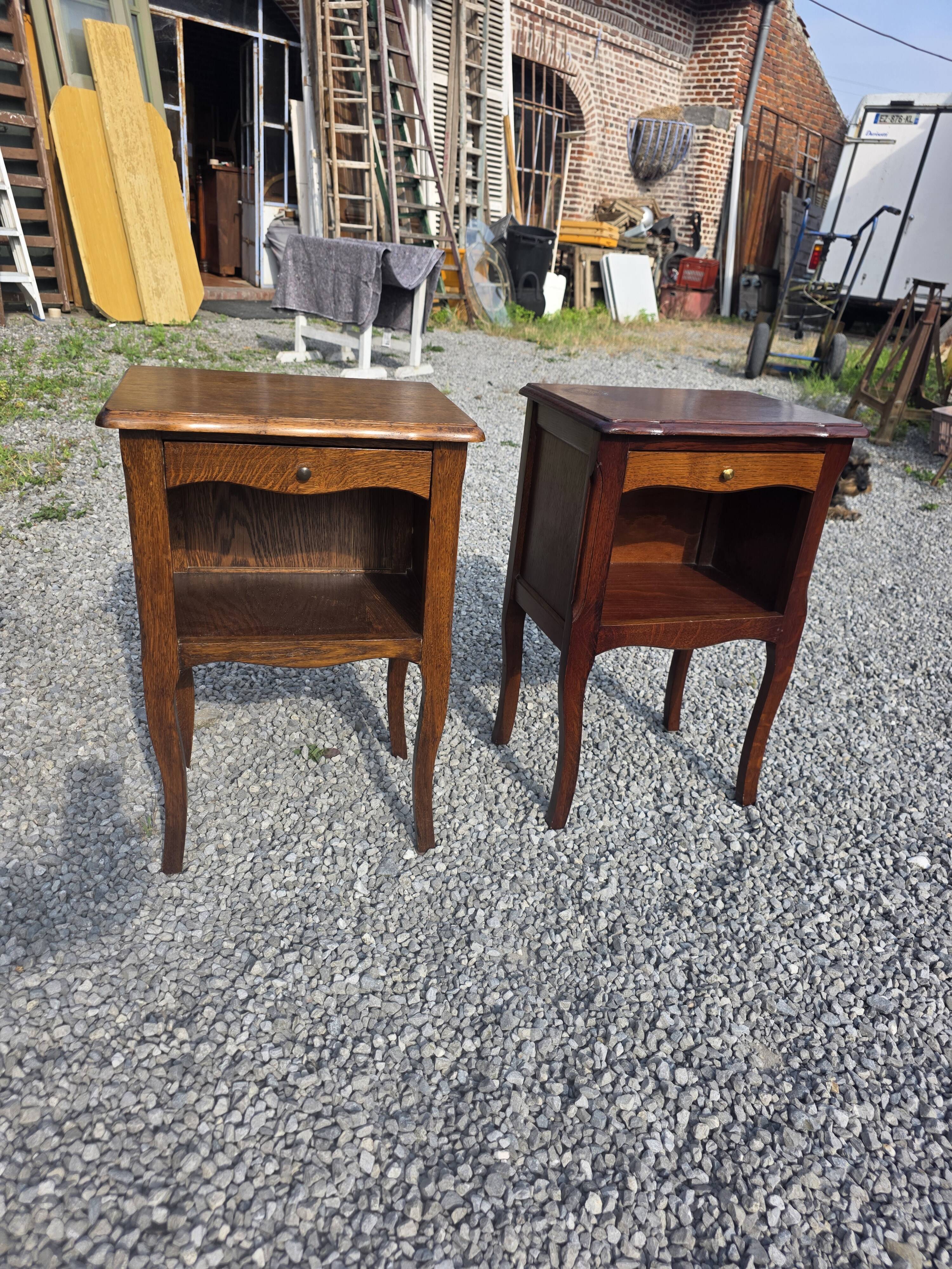 Paire de table de chevet style Louis XV en chêne