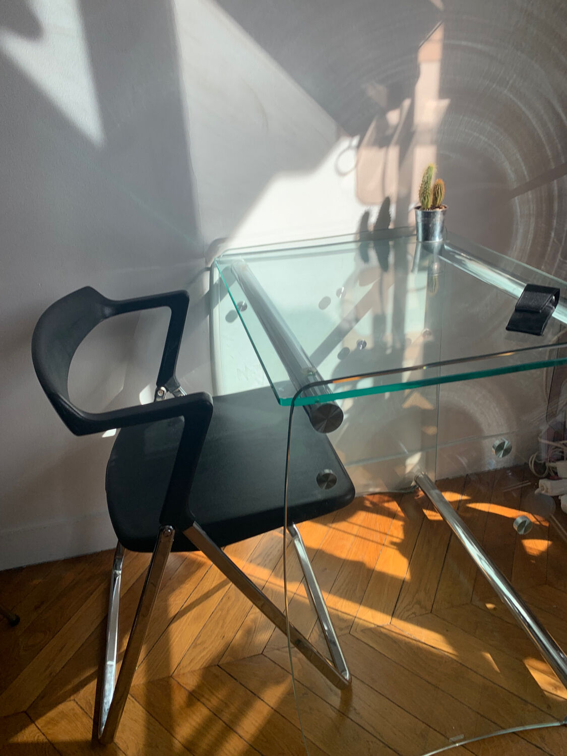 Arch folding chairs