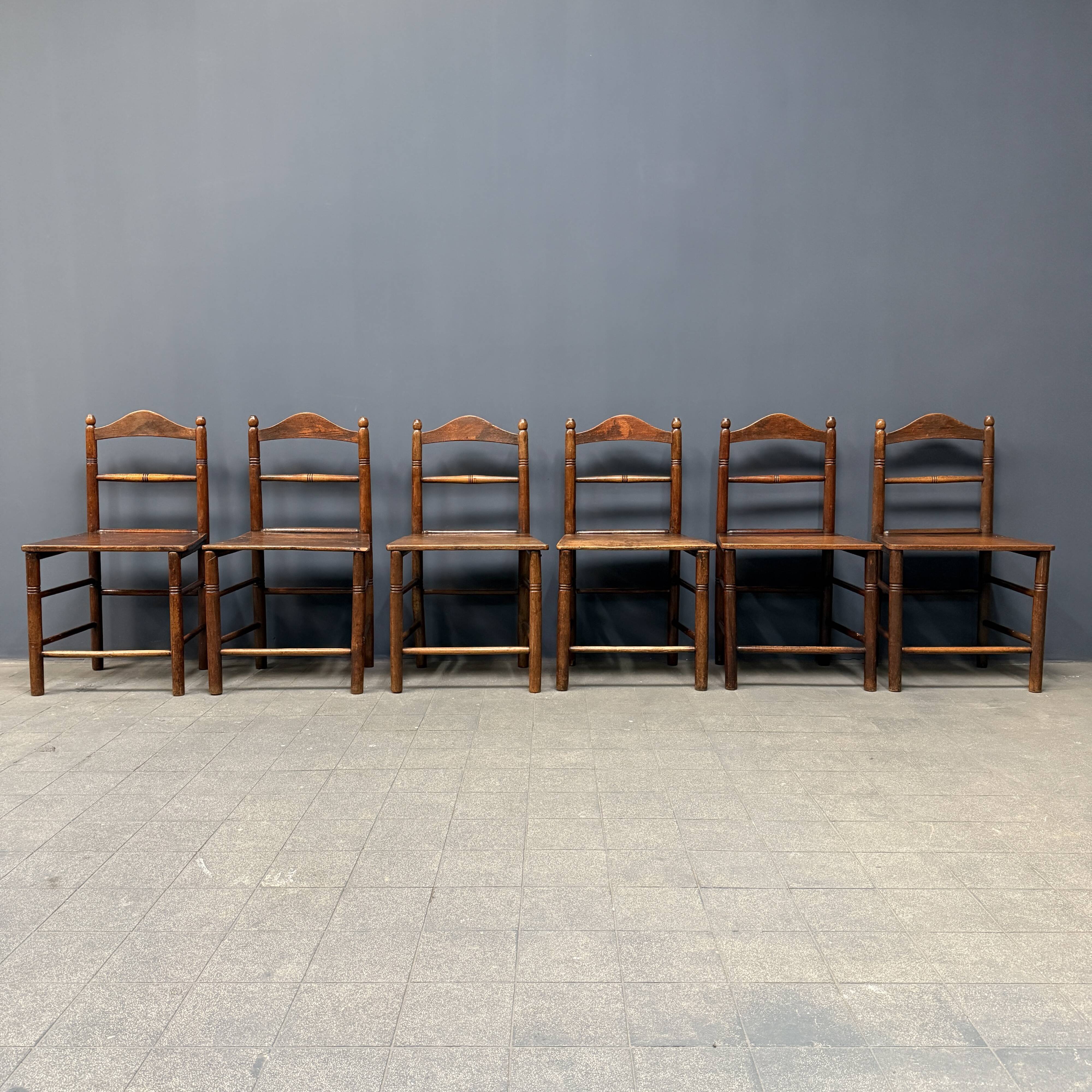 Ensemble de six chaises de cuisine anglaises anciennes