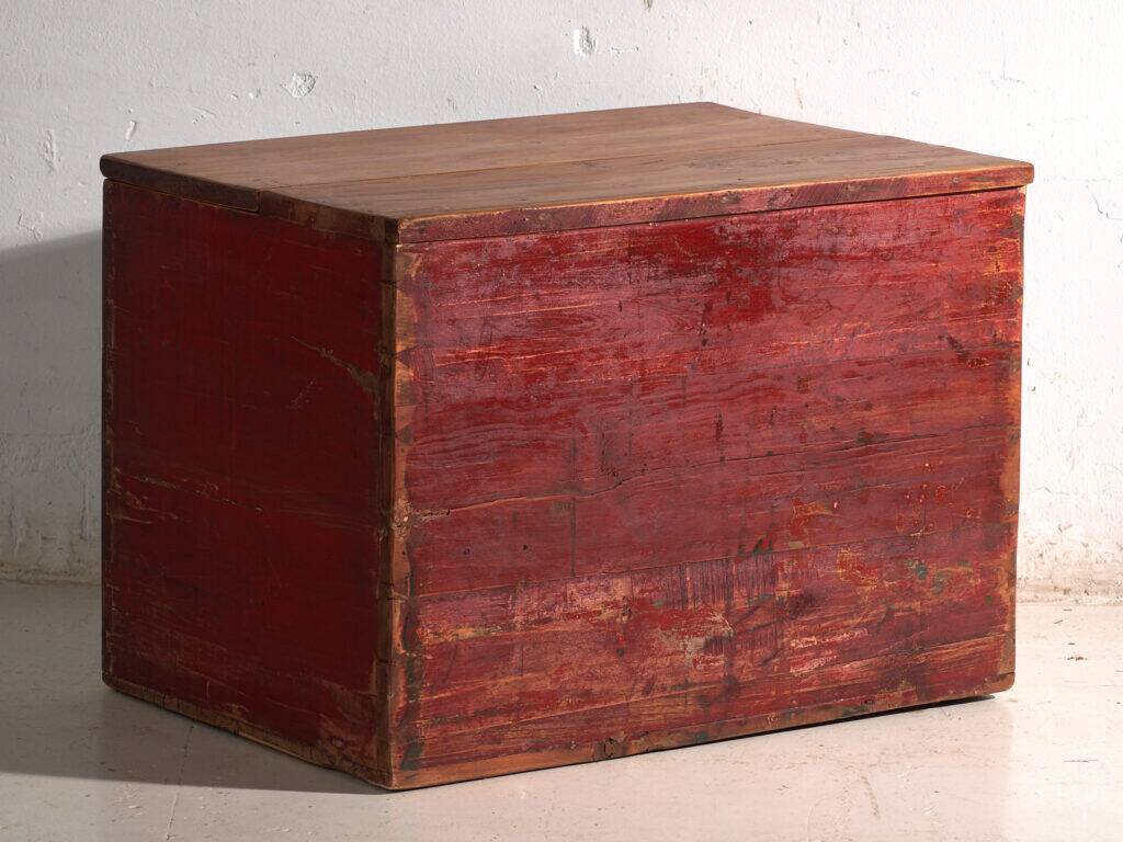 Antique Chinese chest in green lacquered elm – China, circa 1900