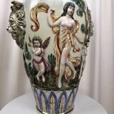 Large vase signed Capodimonte, Italy 1980s – Antique scene and lion heads