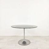 Round tulip table in smoked glass 1970