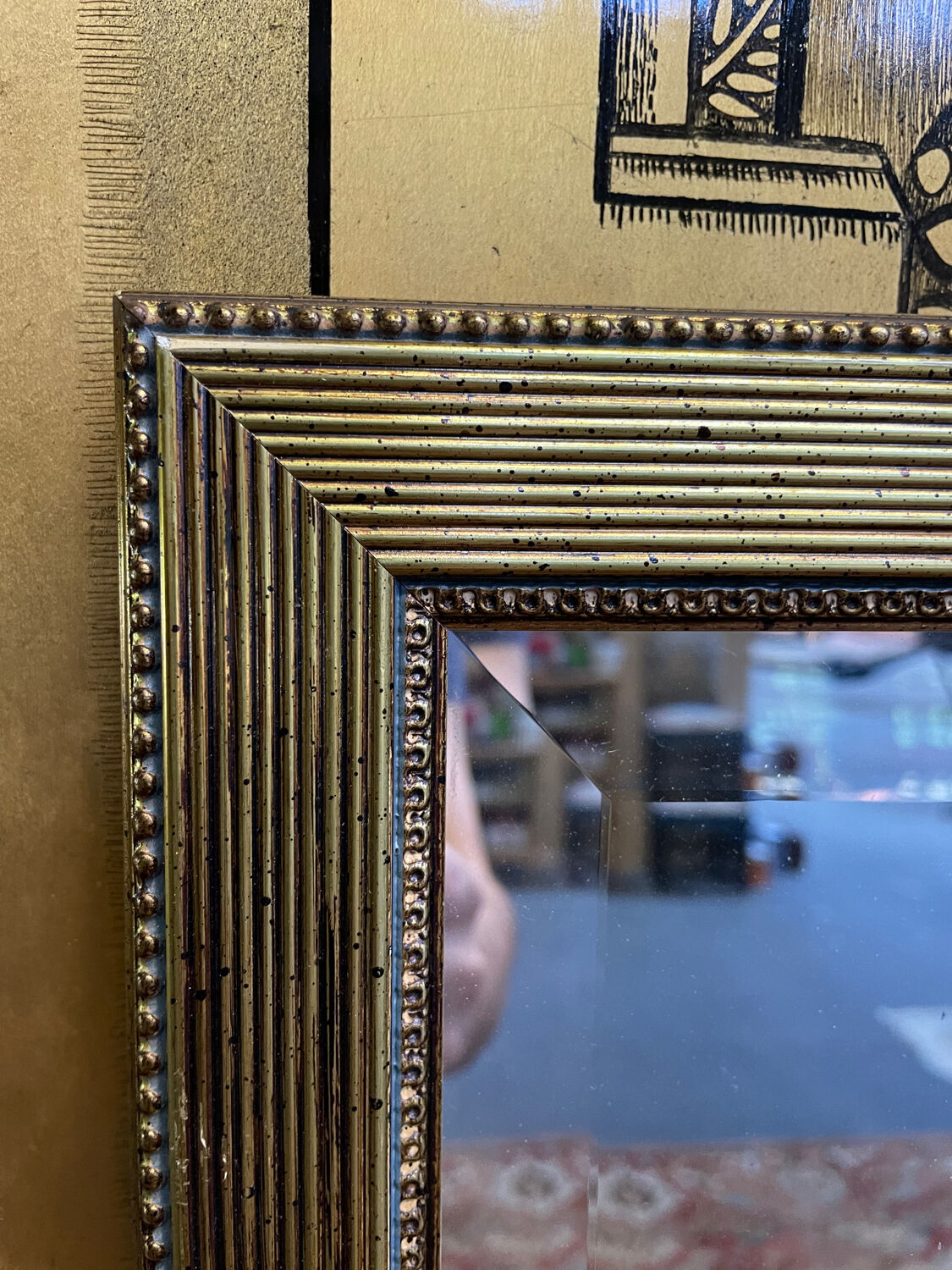Mirror between two gold