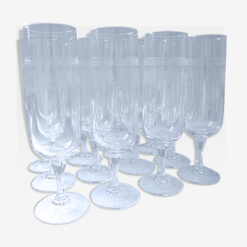 Twelve Champagne flutes engraved Crystal