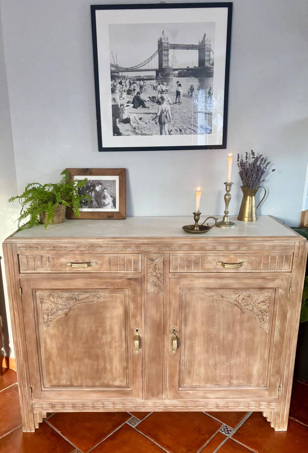 Buffet Art Déco des années 40 en bois massif blanchi – restaurer