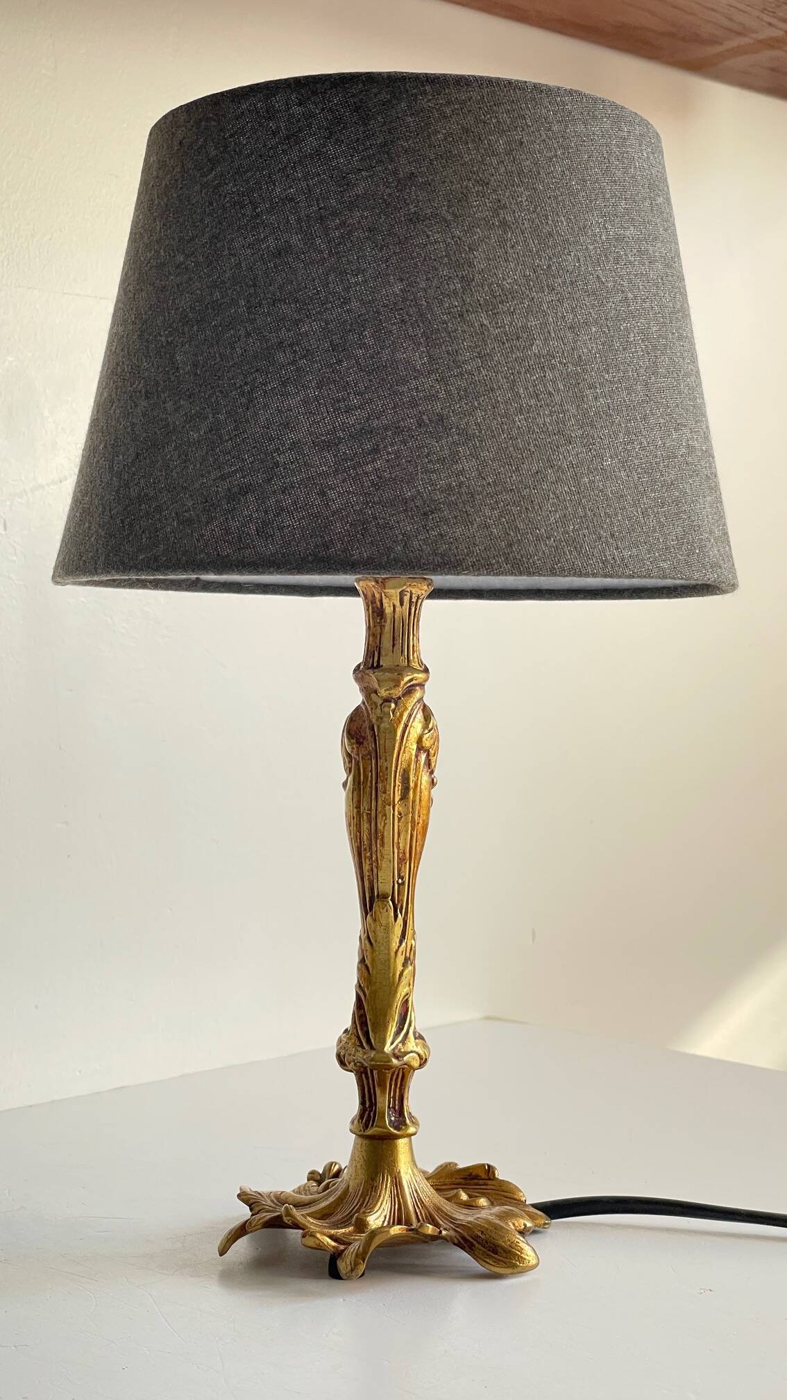 Chic bronze lamp with vintage gold patina