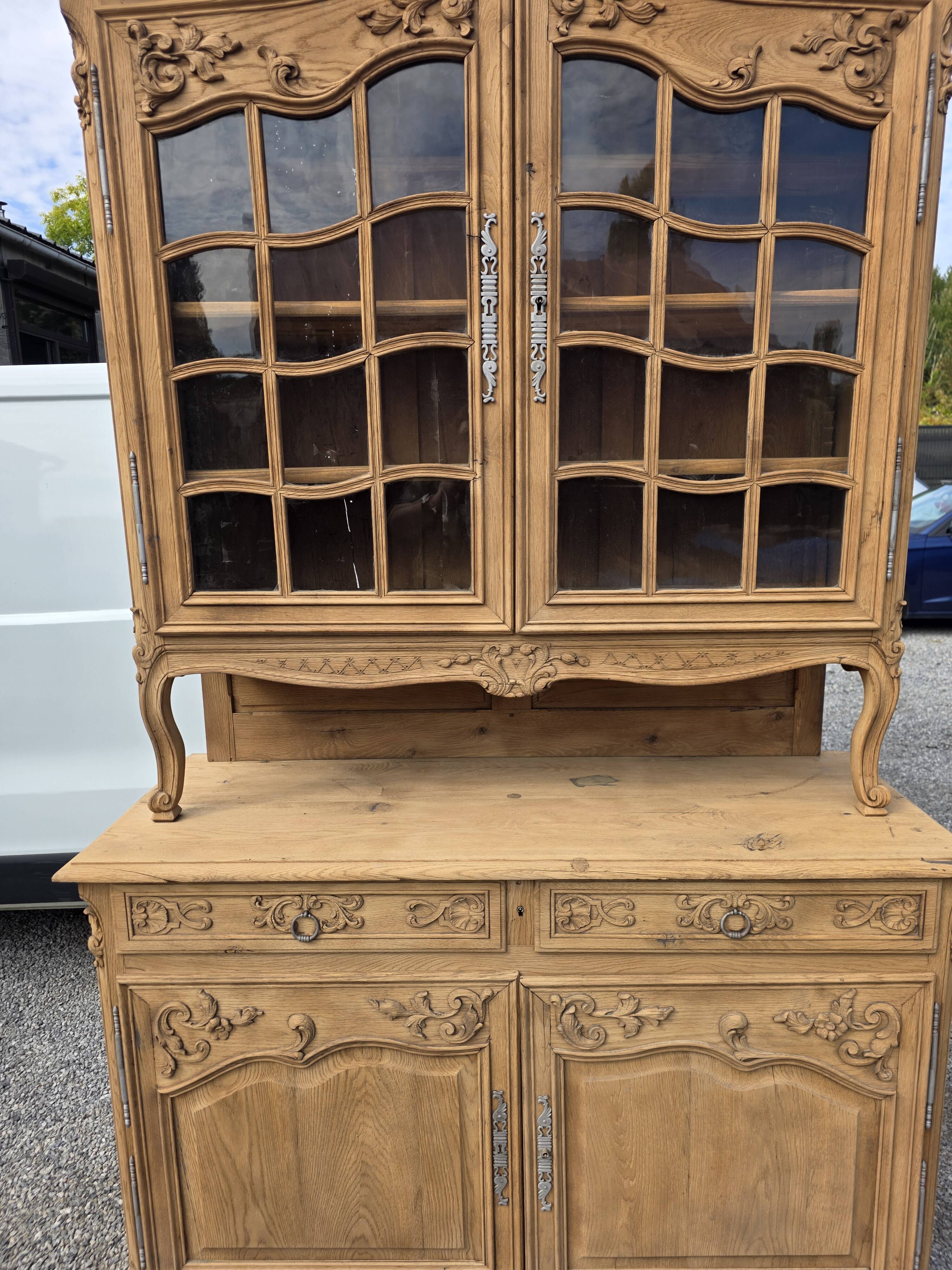 Buffet deux corps style Louis XV en chêne du XIXè