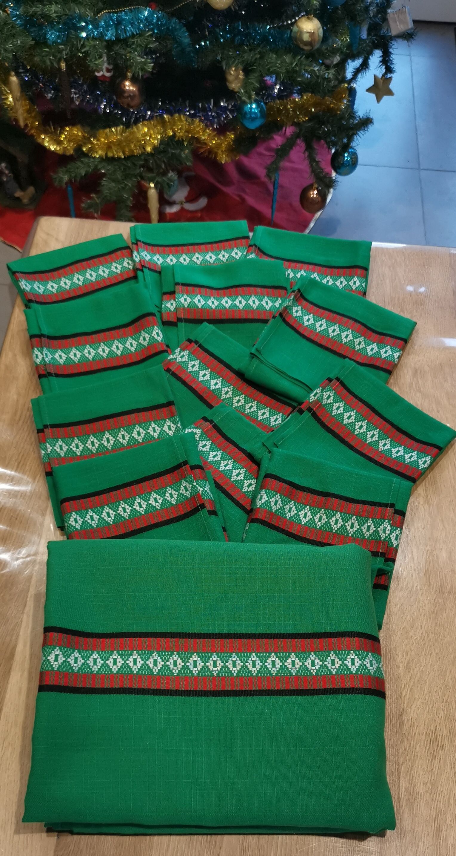 Basque green tablecloth and its 12 napkins