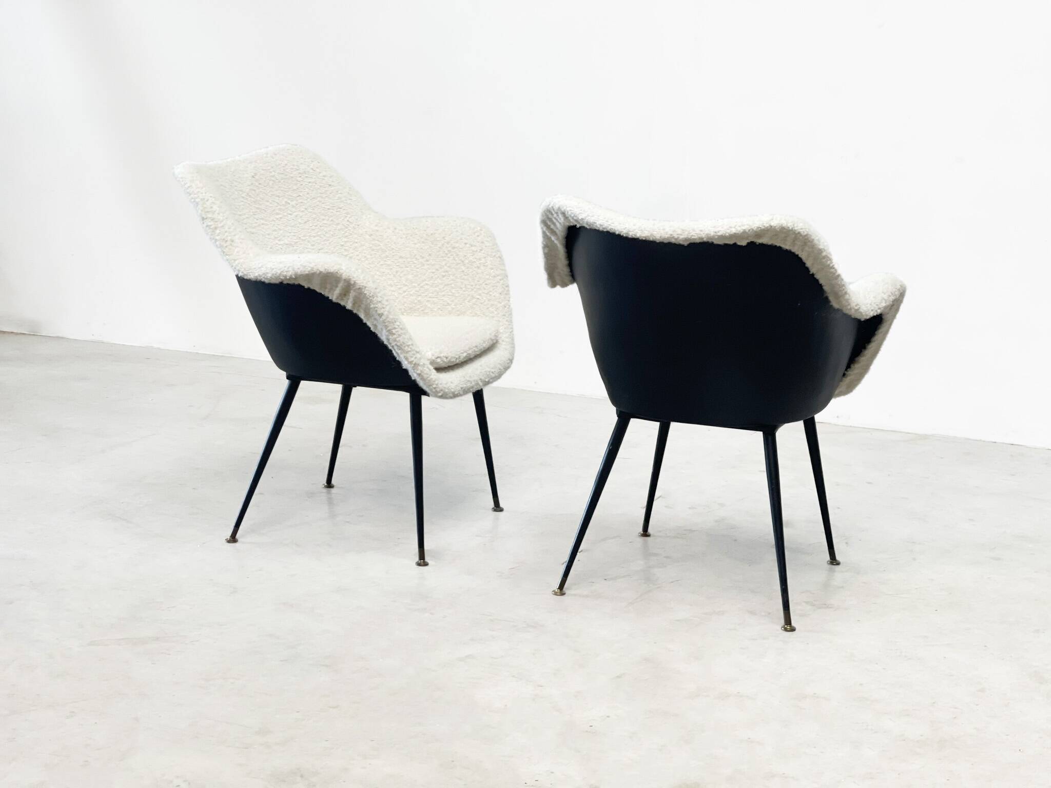 Boucle lounge / easy chairs