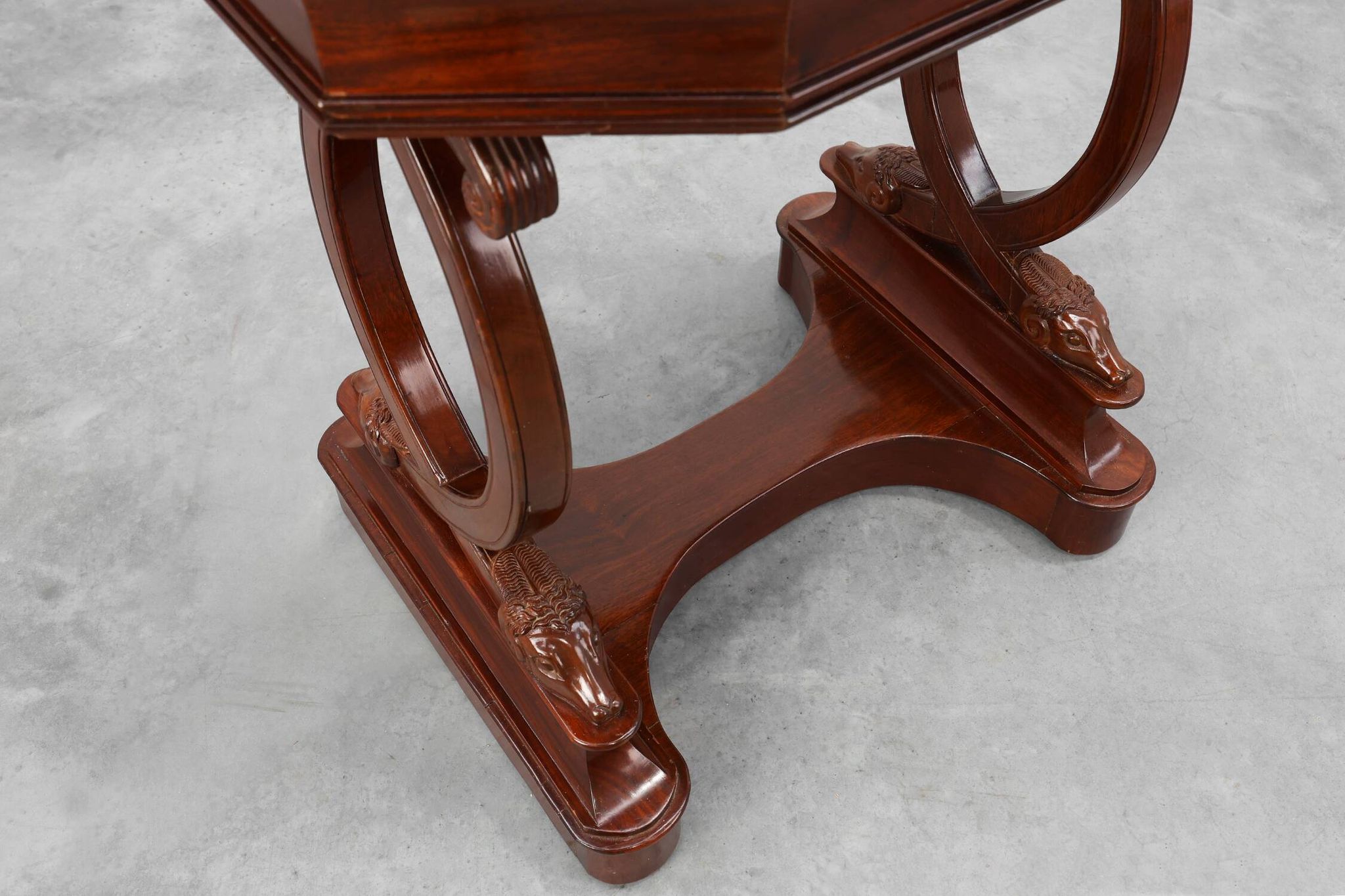 Jardinière Biedermeier en bois, Allemagne vers 1830