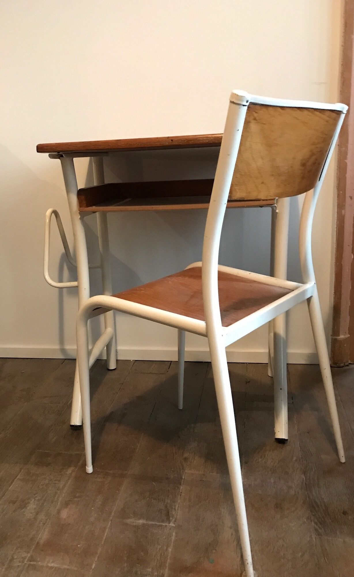 Desk and Chair mullca