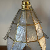 2 portable lamps with flower-shaped lampshades in mother-of-pearl and brass.