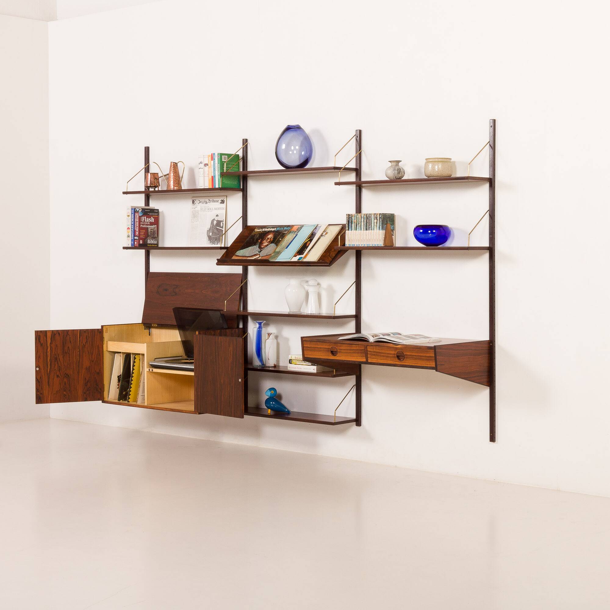 Hansen and Guldborg rosewood wall unit with a desk, Denmark 1960s