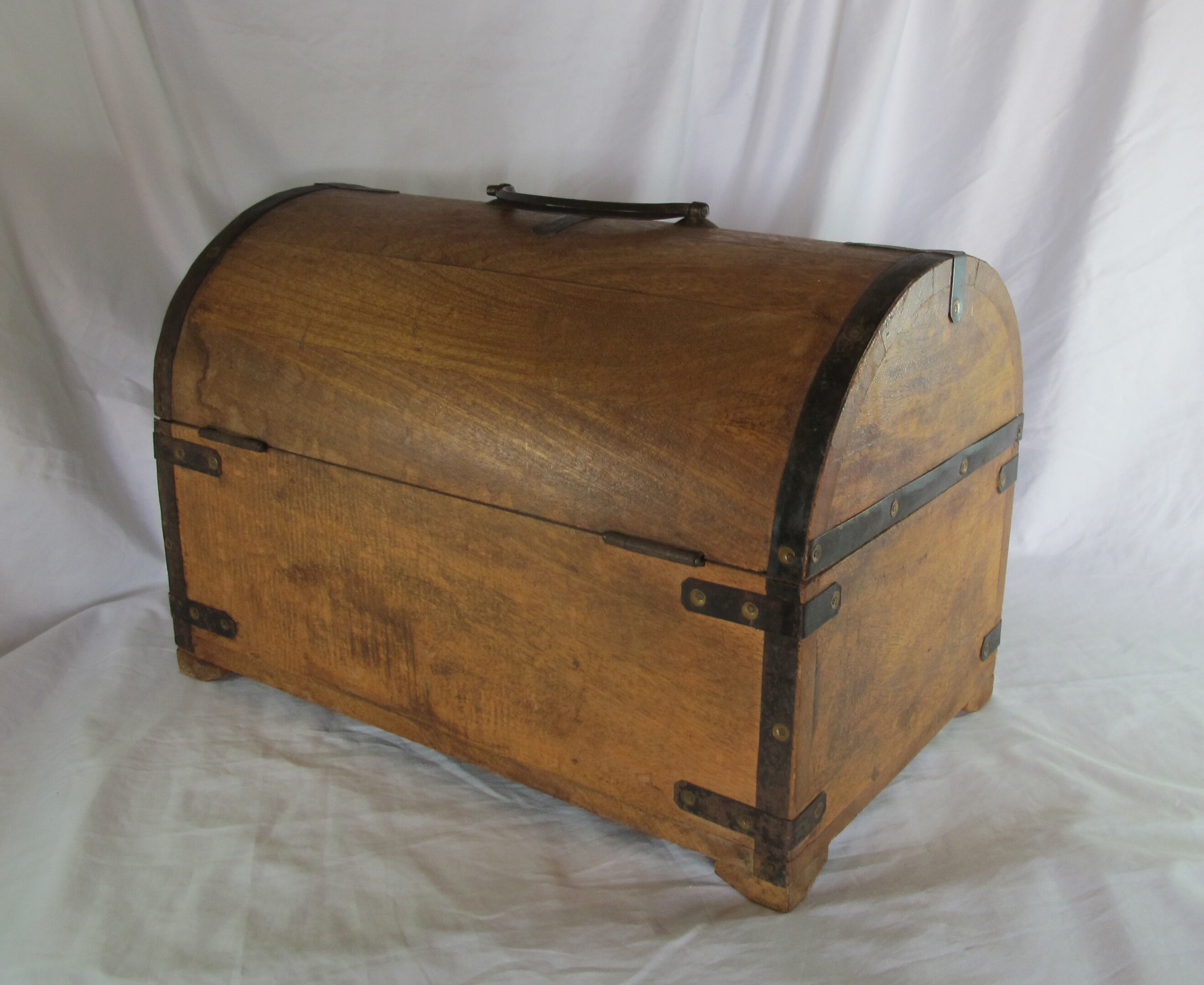 Wooden bottle holder box