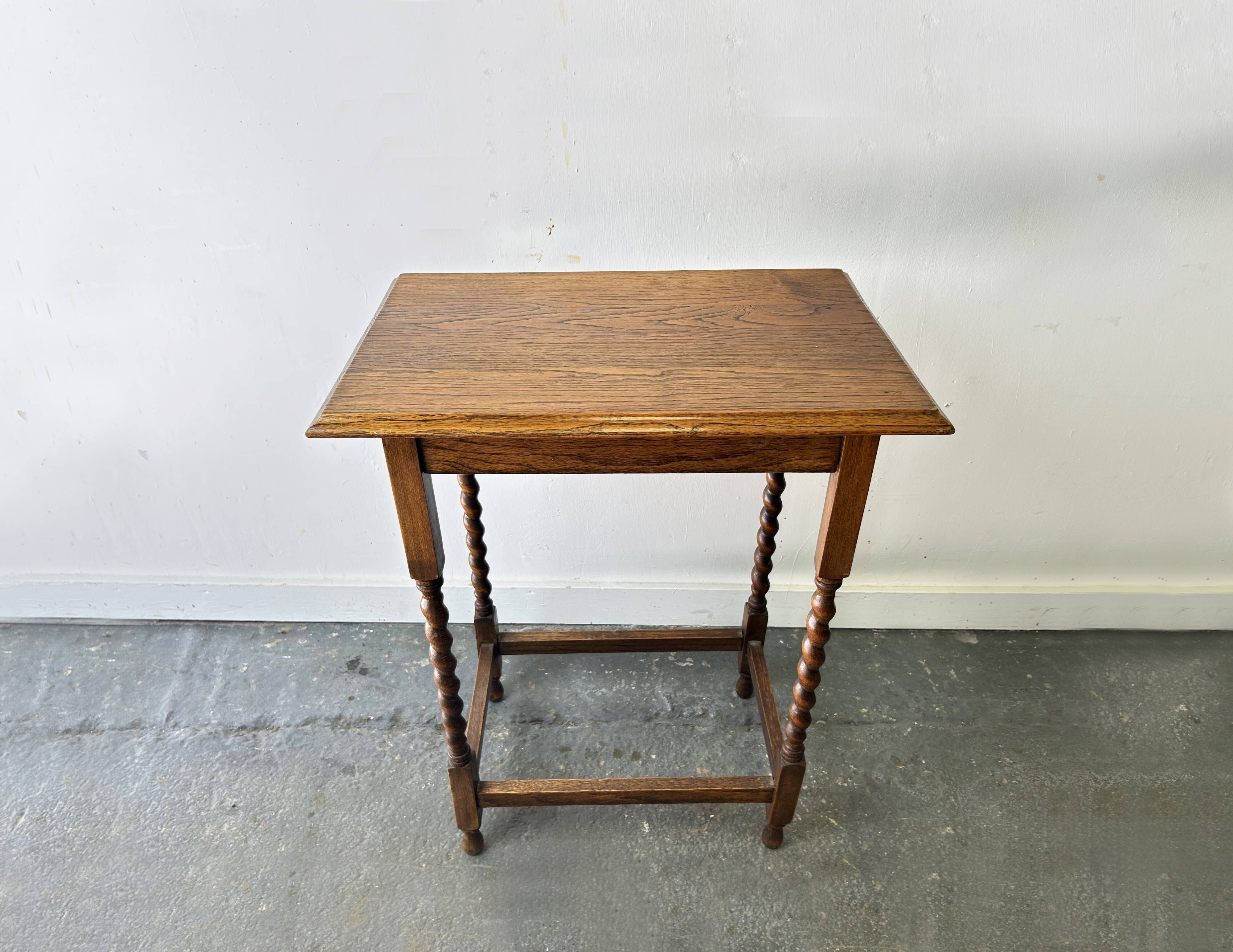Antique Edwardian Oak Barley Twist Petite Occasional Side Table 1900s-1920s