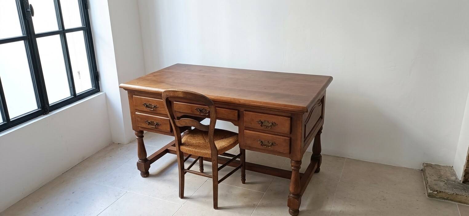 Bureau ancien en bois brun