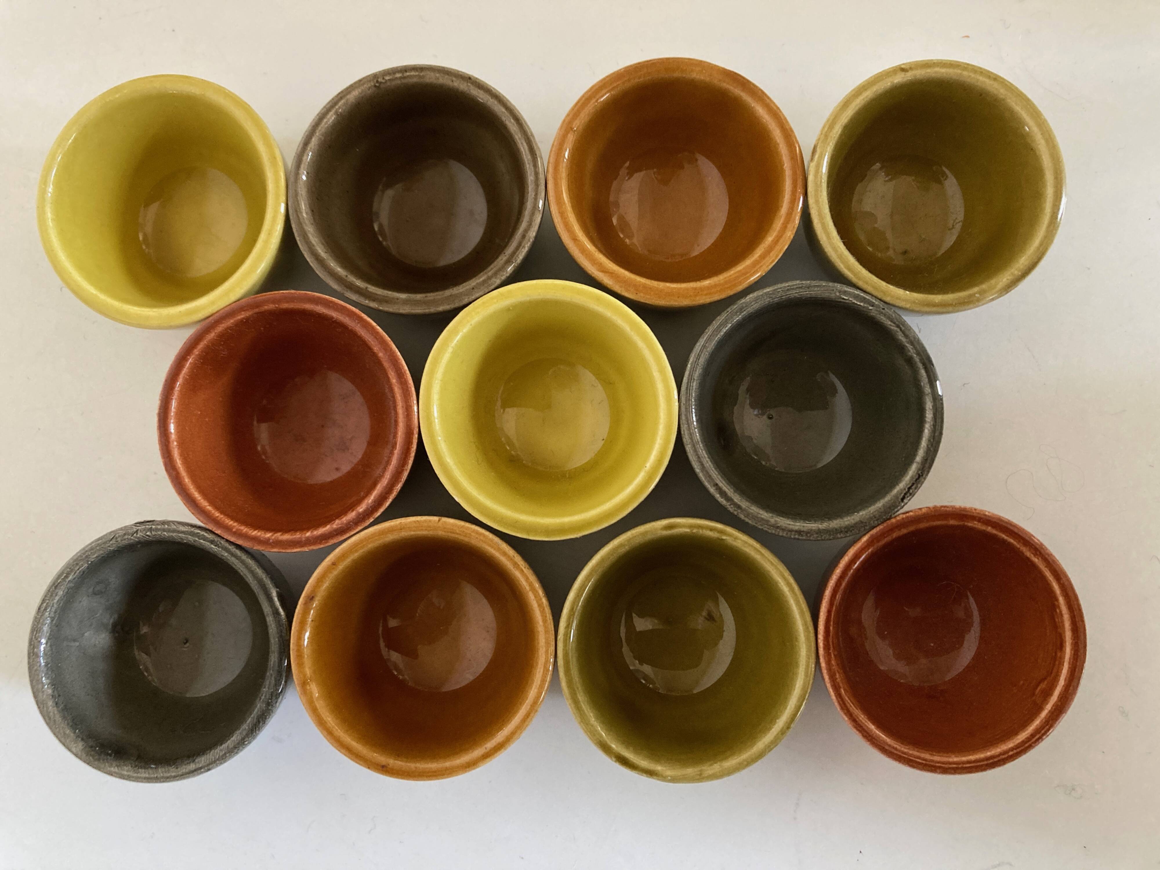 Set de 11 coupelles en terre cuite vernissée 1960