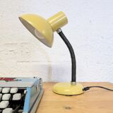 Articulated desk lamp