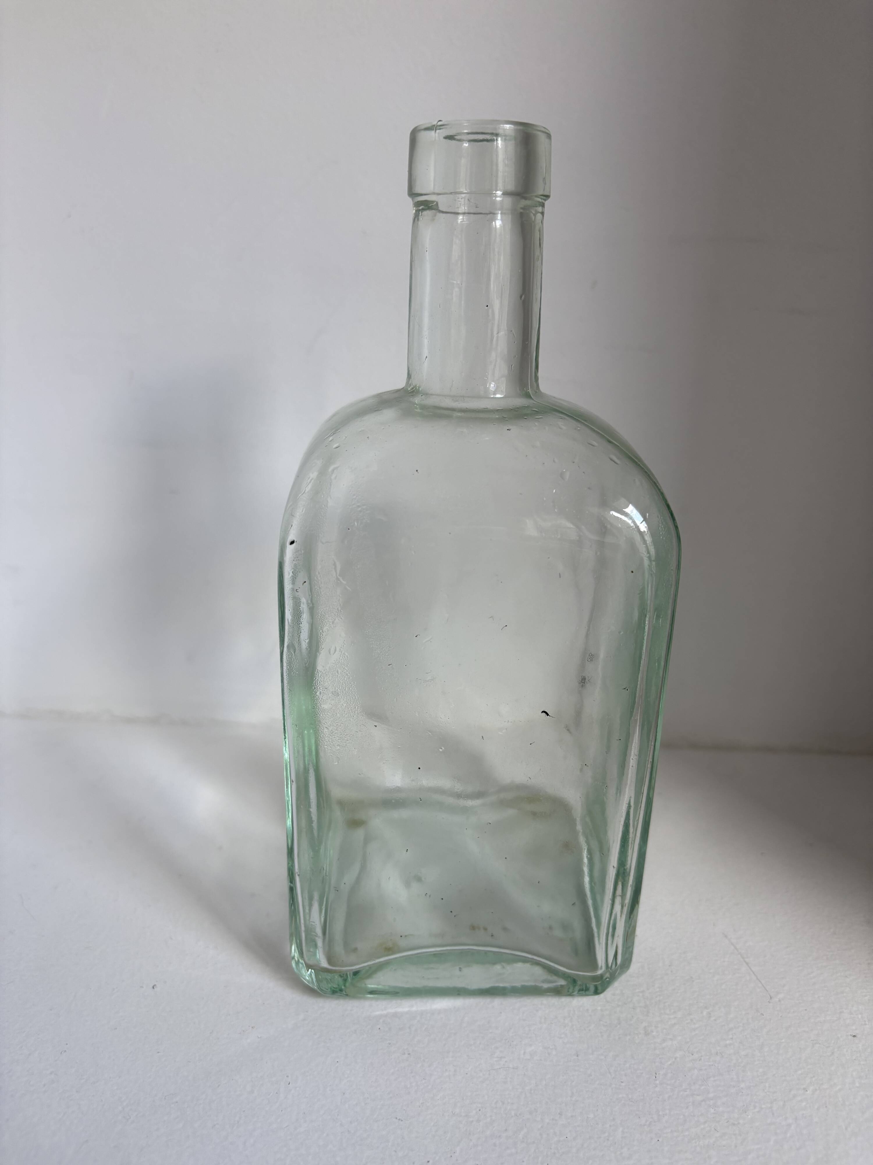 Set of 22 decorative items