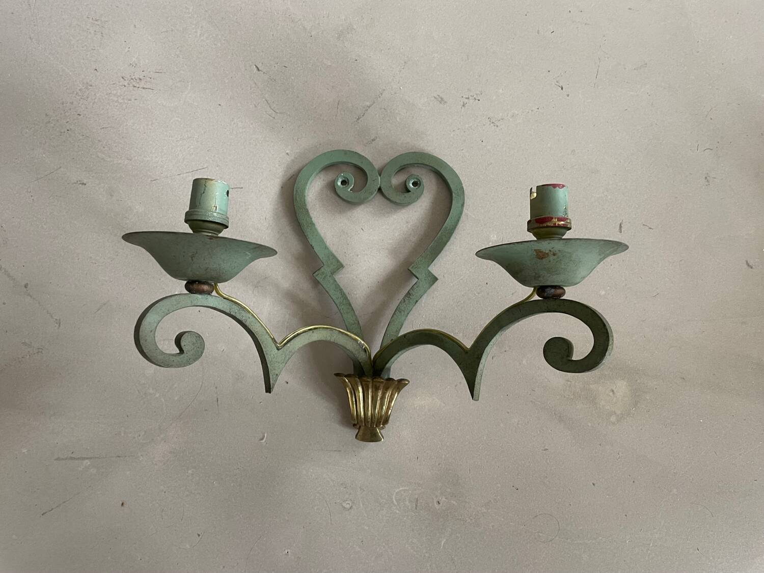 Applique en métal ancienne