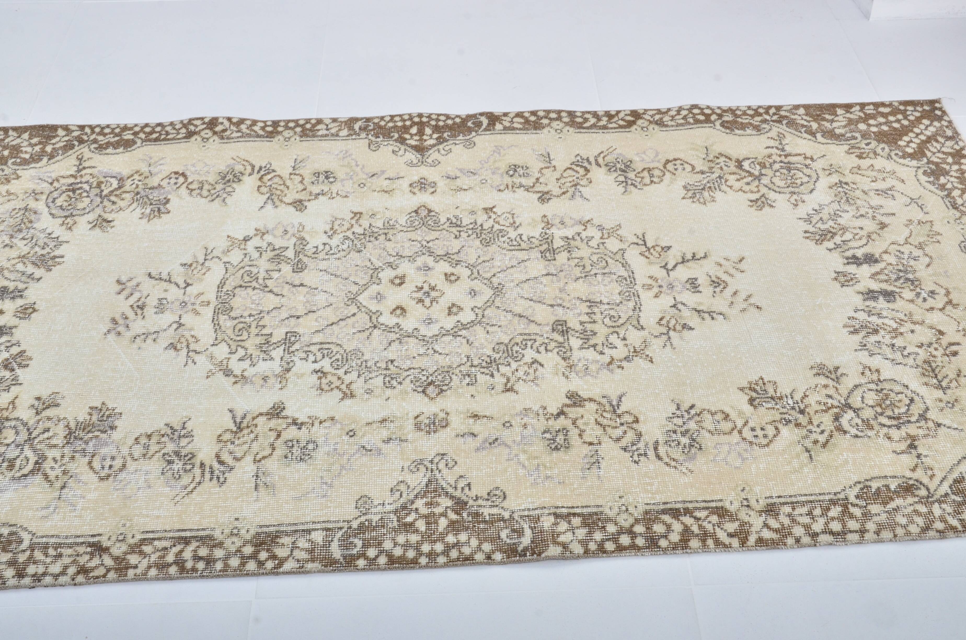 Vintage biege home living rug sku 3143