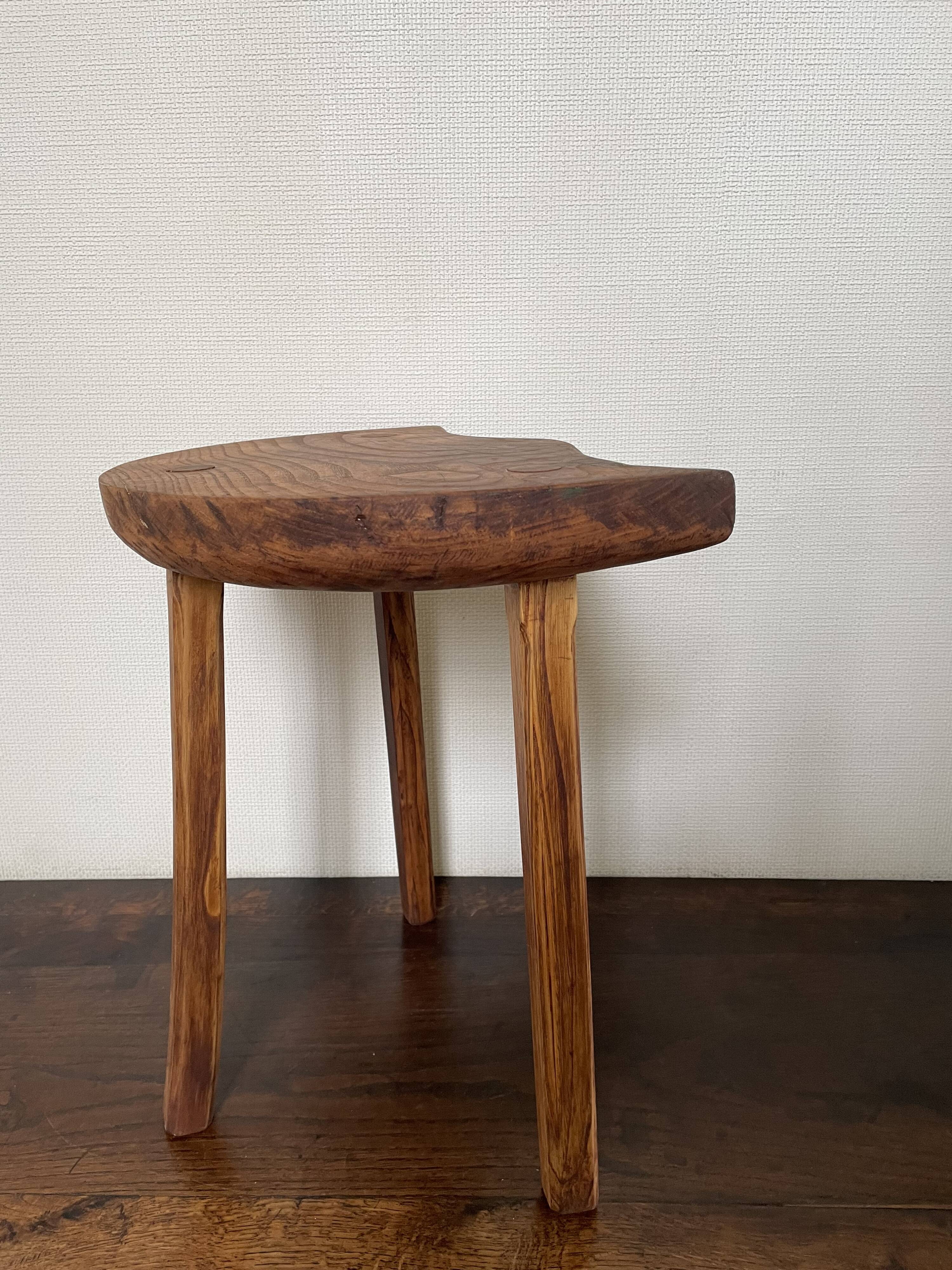 Tabouret tripode